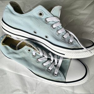 Converse Chuck Taylor All Stars / Women’s 9